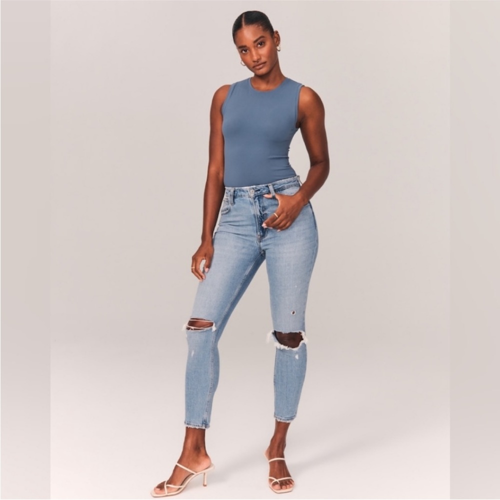 Abercrombie & Fitch Curve Love Medium Destroyed Skinny Jean